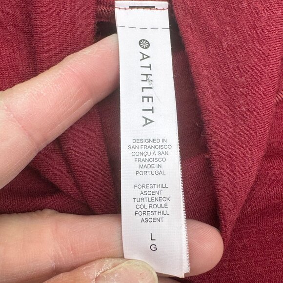 Foresthill Ascent Seamless Turtleneck in Antique Burgundy - Picture 4 of 8